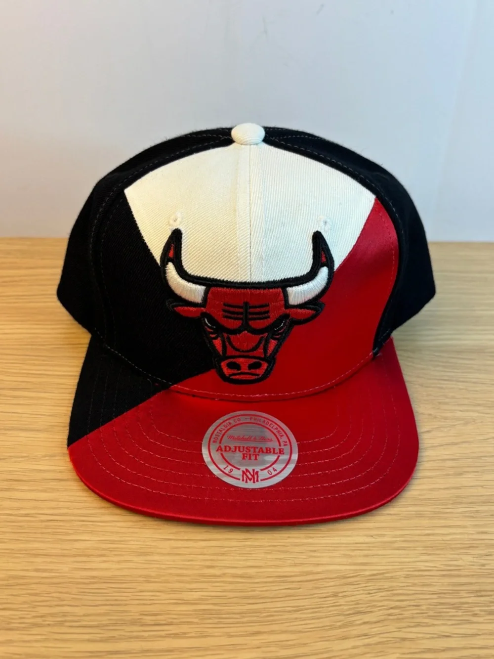 Mitchell & Ness Chicago Bulls Red Black White Tricolor Logo Snapback Hat NWOT